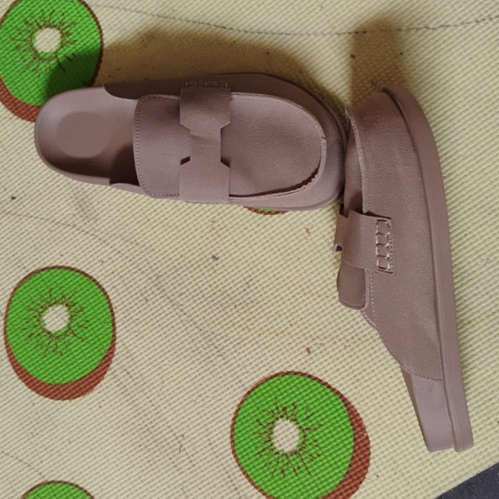 NEW Clogs - Picture 2 of 3